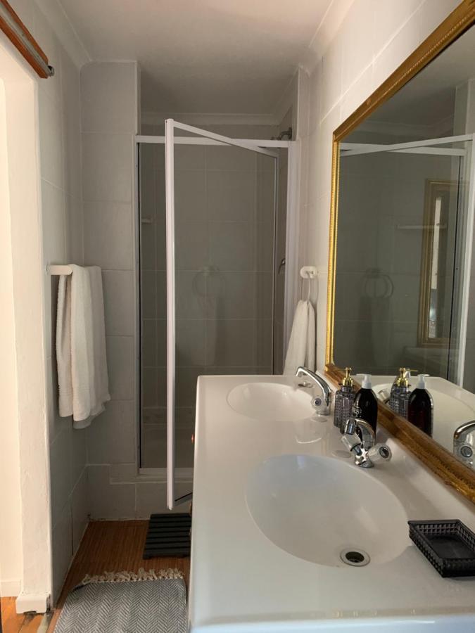 The Little Hideaway Guesthouse สเตลเลนบอช ภายนอก รูปภาพ