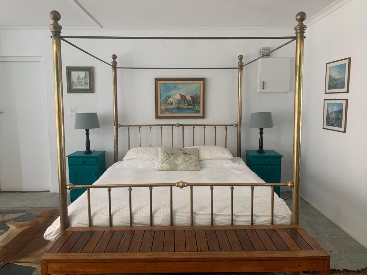 The Little Hideaway Guesthouse สเตลเลนบอช ภายนอก รูปภาพ