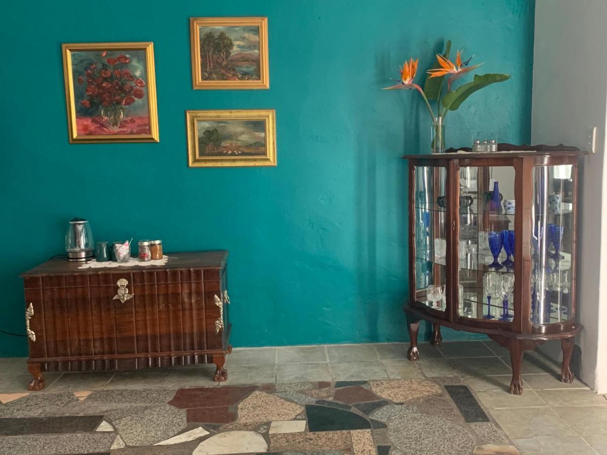 The Little Hideaway Guesthouse สเตลเลนบอช ภายนอก รูปภาพ