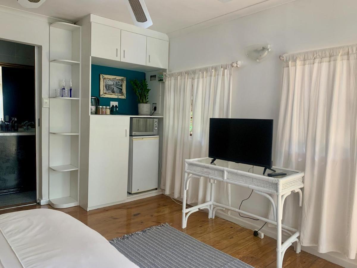 The Little Hideaway Guesthouse สเตลเลนบอช ภายนอก รูปภาพ